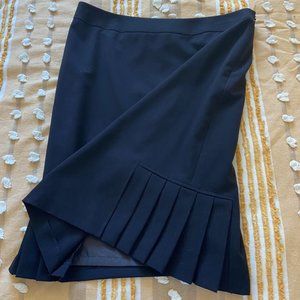 Tahari Size 8 Business Skirt